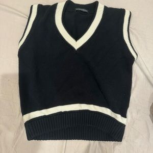 brandy melville white and navy vest